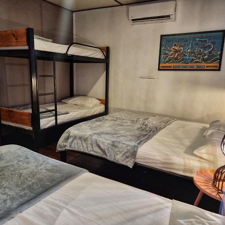 Treehouse Hostel Kuching Exterior foto